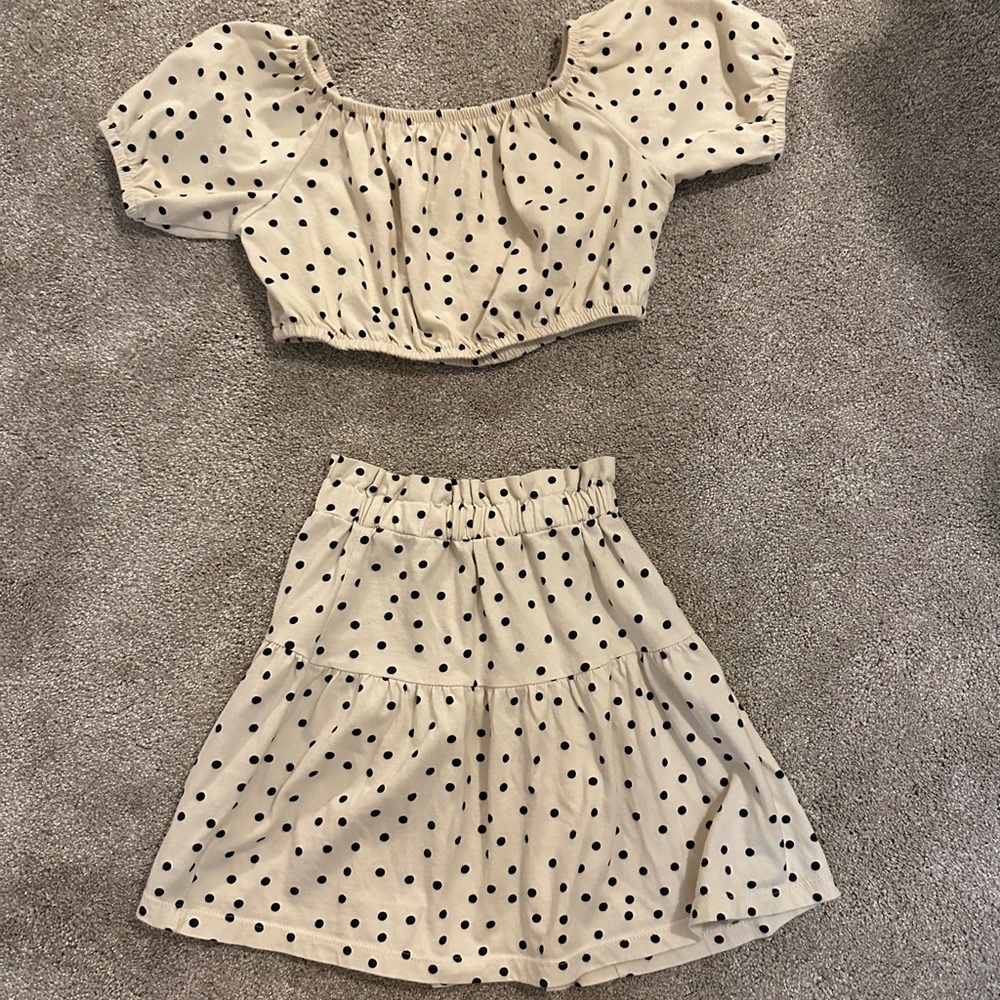 Girl's Zara crop top and skirt set, size 7/8.
